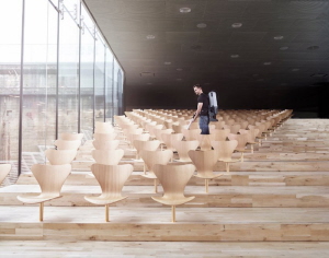 Nilfisk GD5 Backpack Vacuum Cleaner Use2